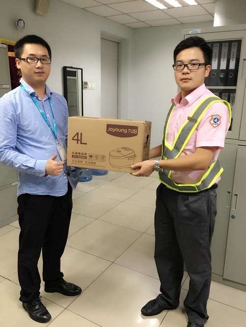 简讯照片-轨交员工——城市窗口“最可爱的人”2.jpg